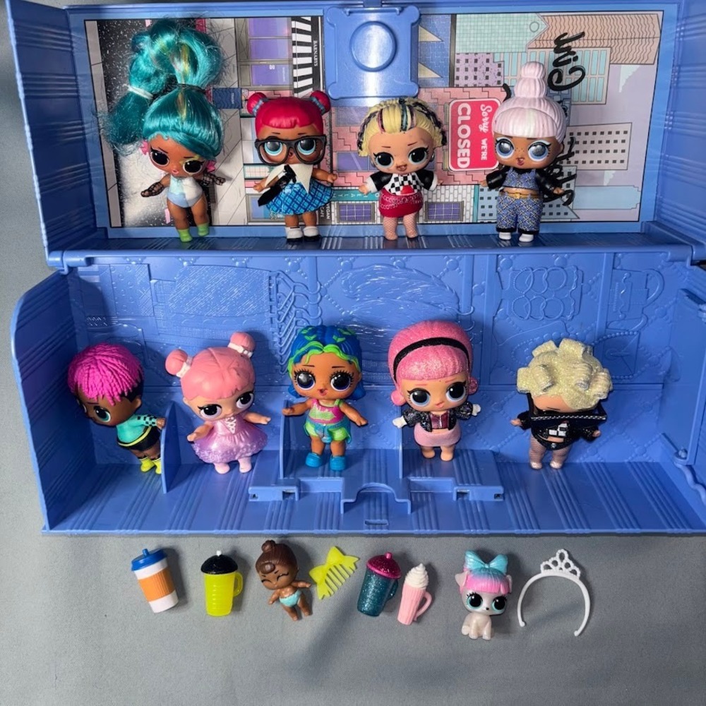 LOL Surprise OMG Doll House / Carry Case Playset Bundle w/ 9 Dolls & Accessories